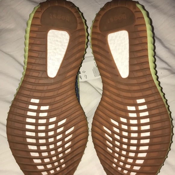 yeezy 350 v2 - Picture 4 of 4
